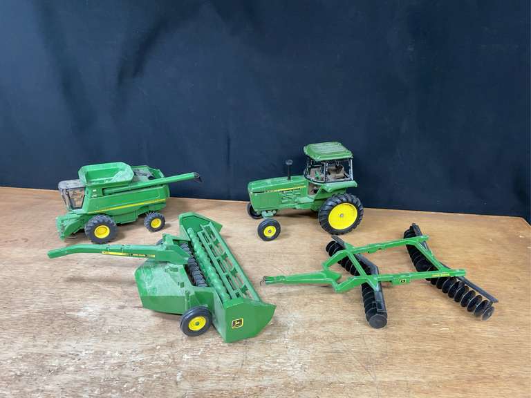 (4) 1/16 John Deere Rebuilder Lot image