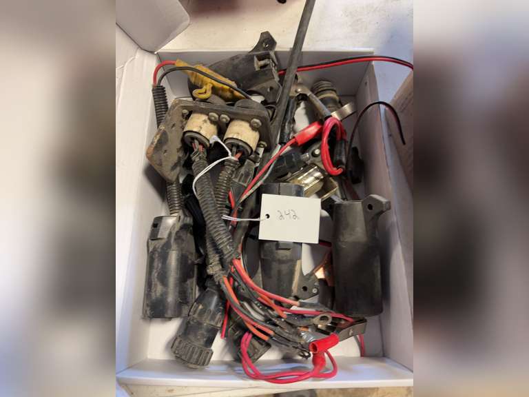 Male/Female power plugs and trailer plugs image