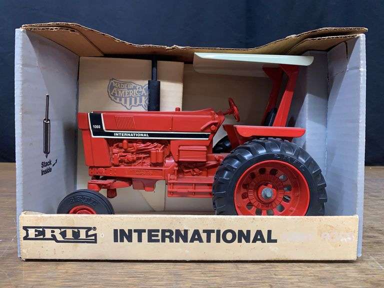 1/16 IH 1066 Specail Edition NIB Ertl image