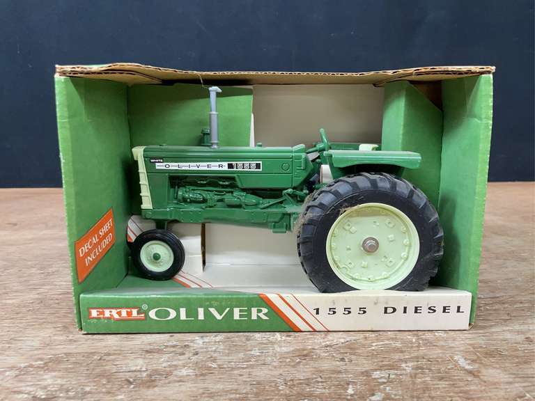 1/16 Oliver 1555 NIB Ertl image
