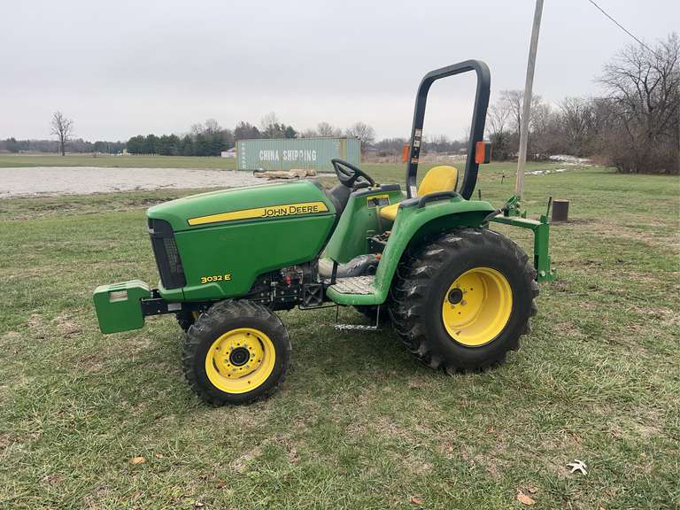 John Deere 3032E image
