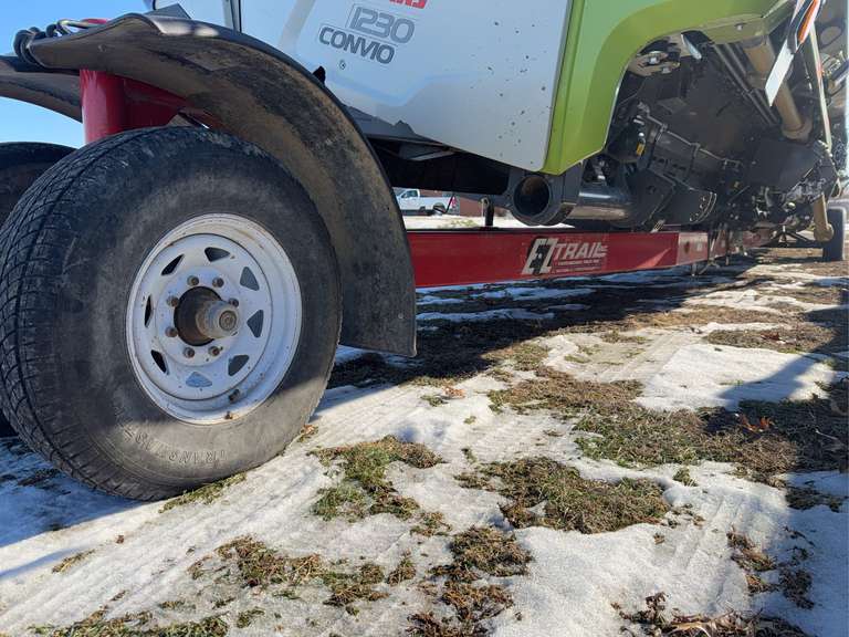 2013 E-Z Trail 42' Head Carrier image