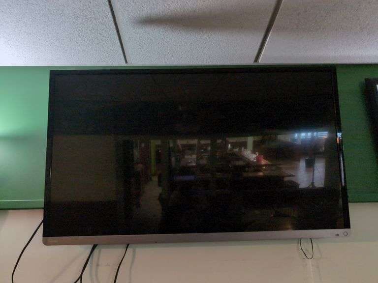50" Toshiba TV with Wall Mount Model: 50L2300U image