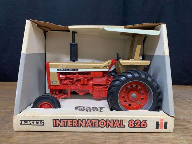 1/16 IH 826 Gold Demonstrator NIB Ertl image