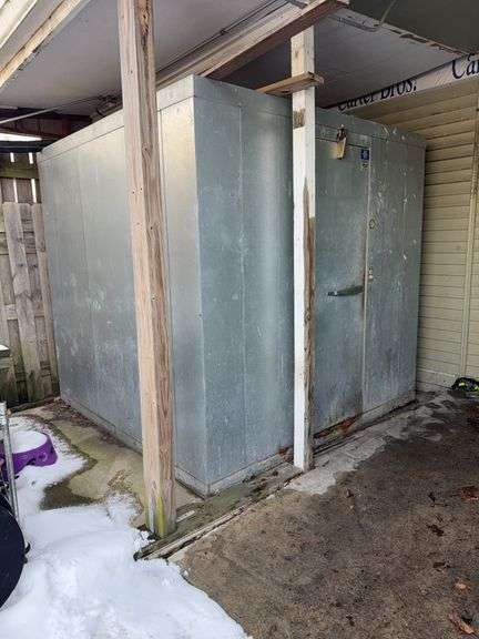 Kolpak Walk-in Cooler 93” W 93” D x 90” T image