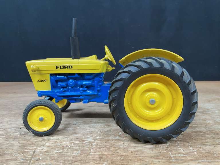1/12 Ford 4400 Industrial Ertl image