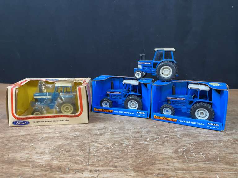 (4) 1/32 Ford Tractors Ertl image