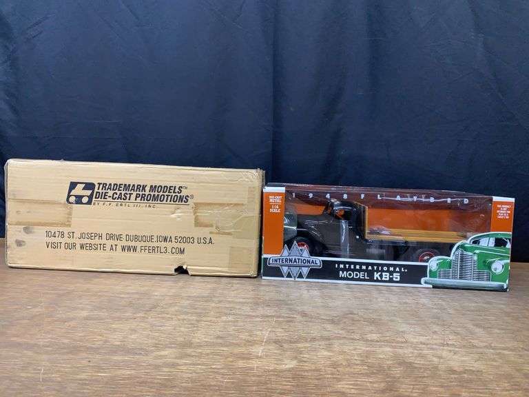 1/16 International KB-5 Flat Bed Truck NIB DCP image