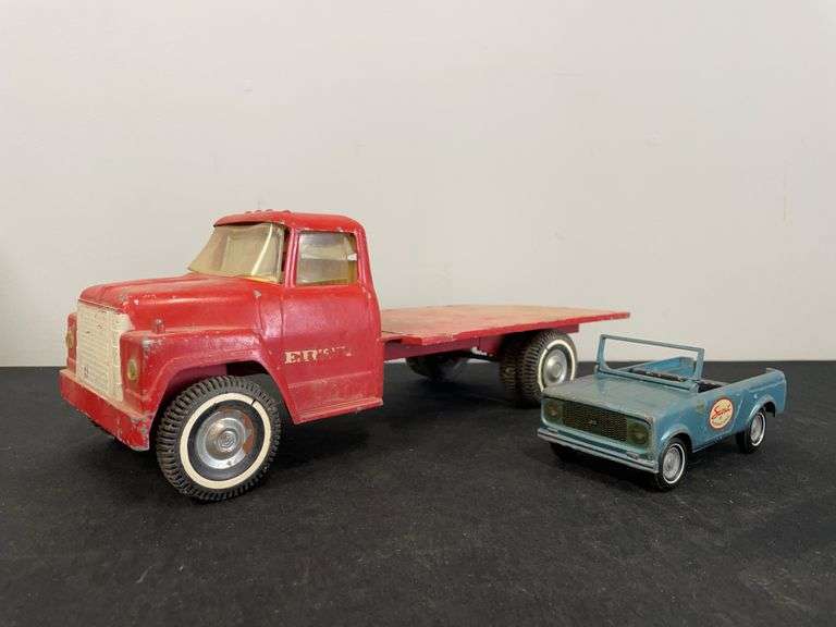 (2) IH Loadstar Truck + Scout Ertl image