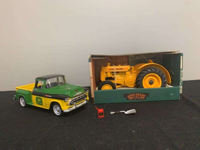 (2) 1/16 John Deere BI + 1/25 John Deere Truck image