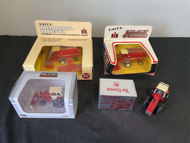(5) 1/64 + 1/80 IH Tractors + Combines image
