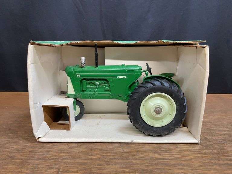 1/16 Oliver 770 Tricycle Collector NIB SC image