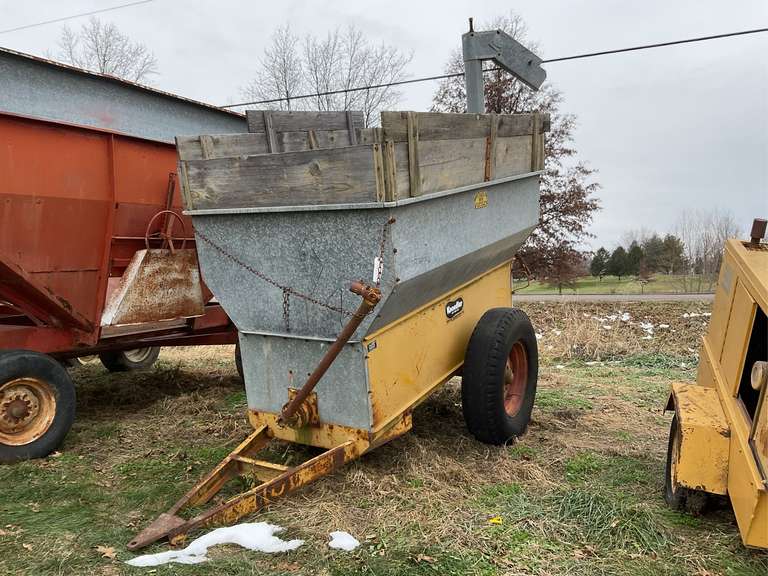 Knoedler PTO Drive Auger Cart image