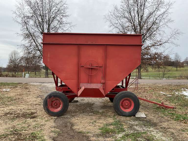 M&W Gravity Wagon image