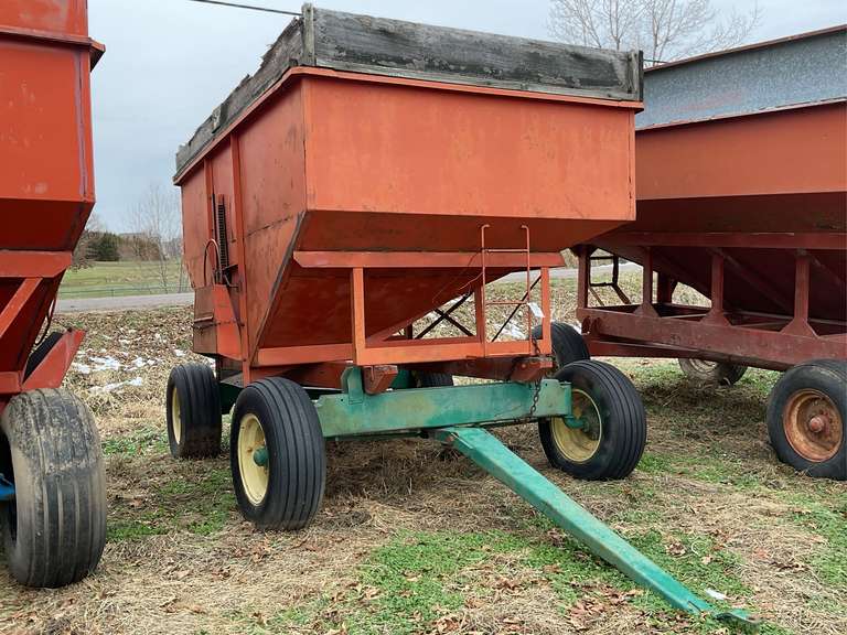 Gravity Flow Wagon image