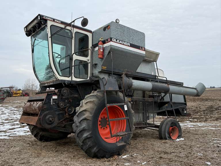 Deutz-Allis Gleaner L3 Corn Pac Combine image