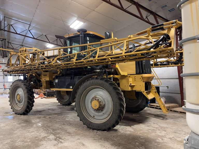 984 RoGator Sprayer w/120' Booms image