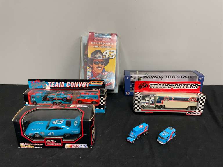 (7) Richard Petty Lot image