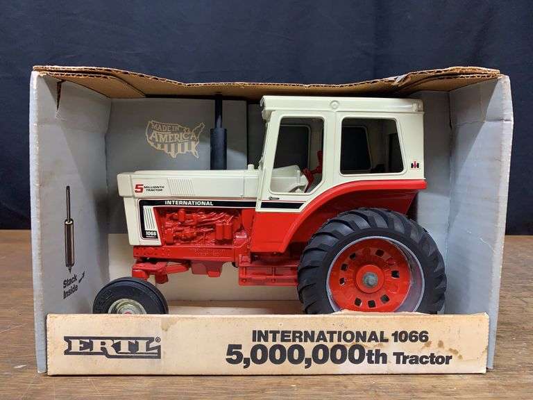 1/16 IH 1066 5 Millionth NIB Ertl image