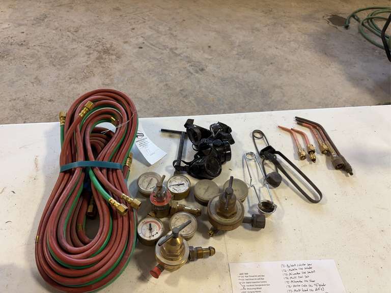 Oxy/Acc. Regulators and hoses. image