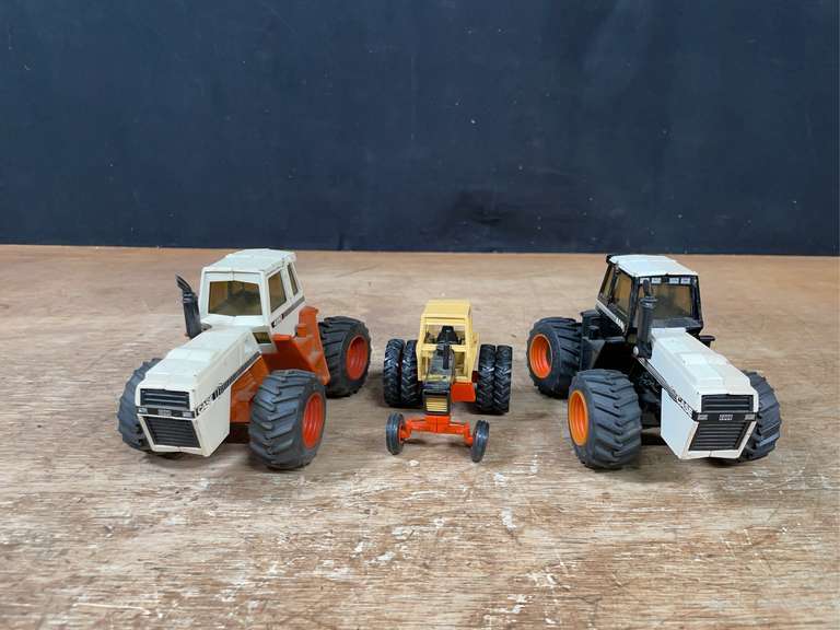 (3) 1/32 + 1/43 Case Tractors Ertl image