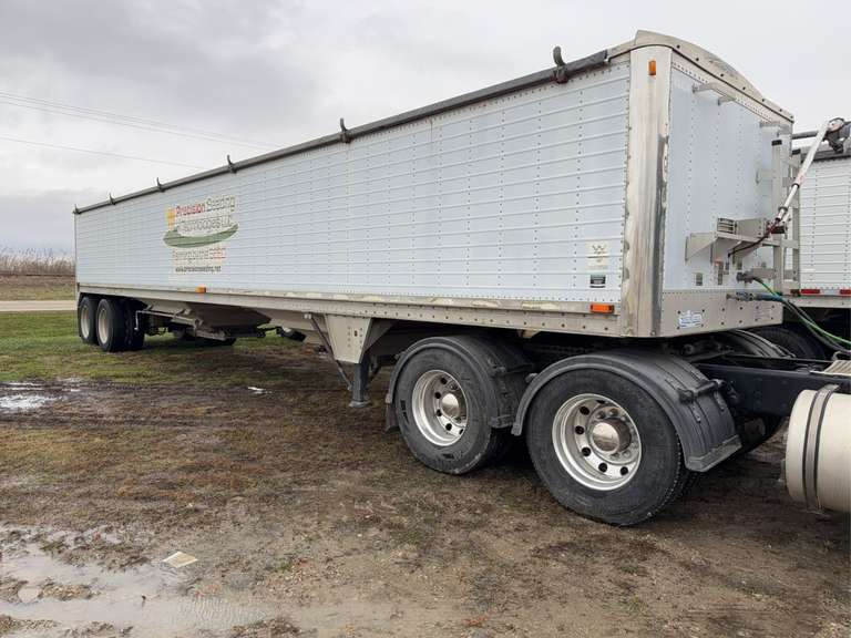 2000 Wilson Ag Hopper Trailer image