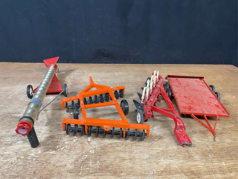 (4) 1/16 Implements image