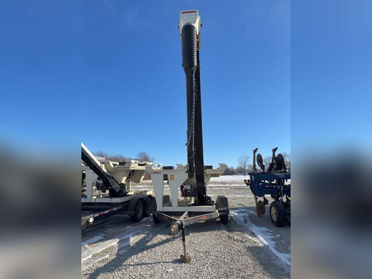 Four Box Friesen Seed Tender image