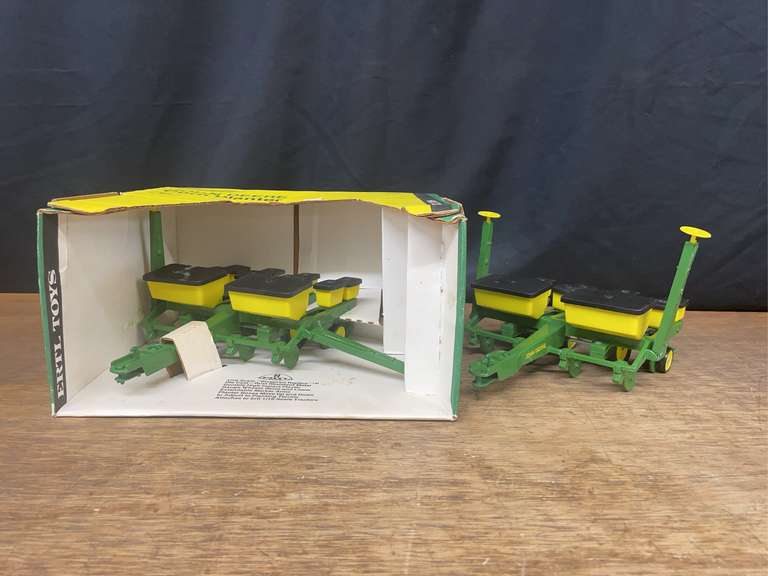 (2) 1/16 John Deere Corn Planters Ertl image