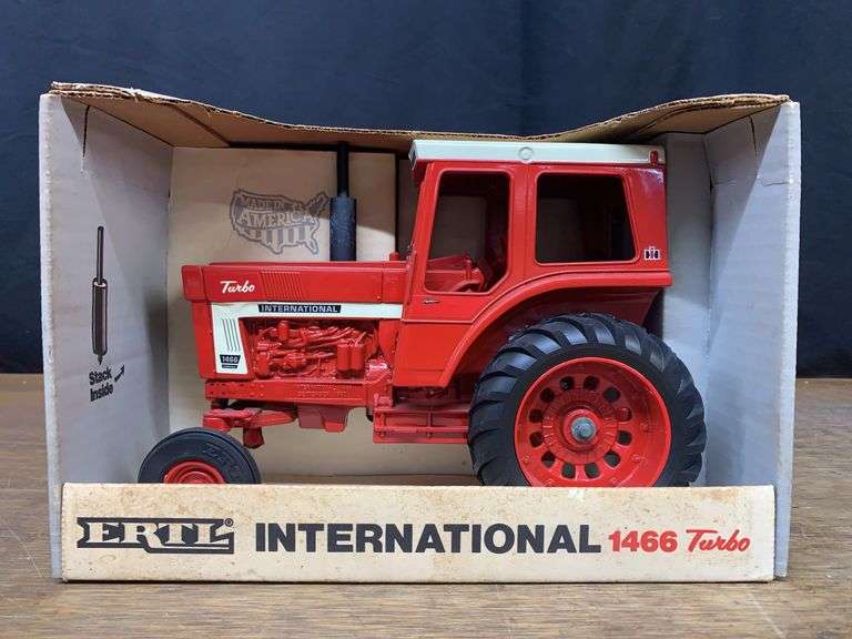 1/16 IH 1466 Special Edition NIB Ertl image