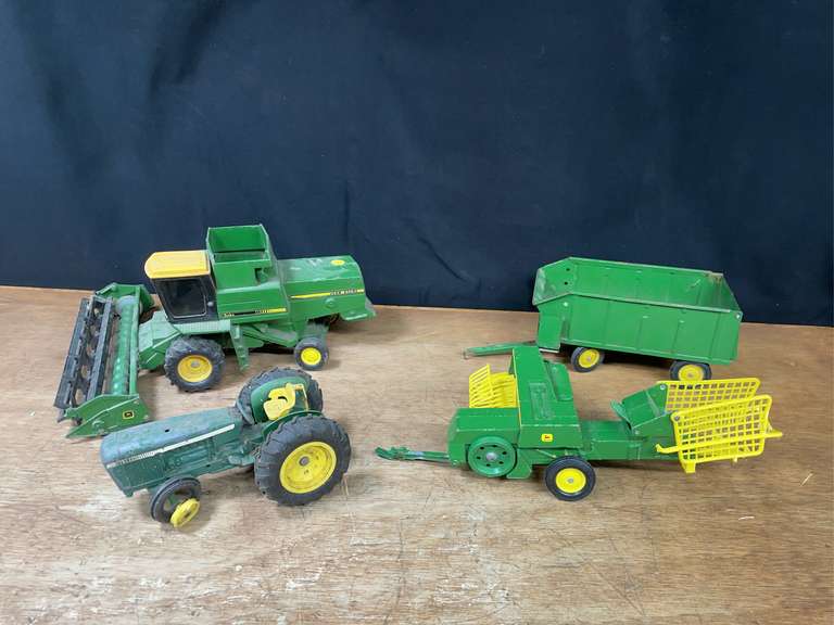 (4) 1/16 John Deere Rebuilder Lot image