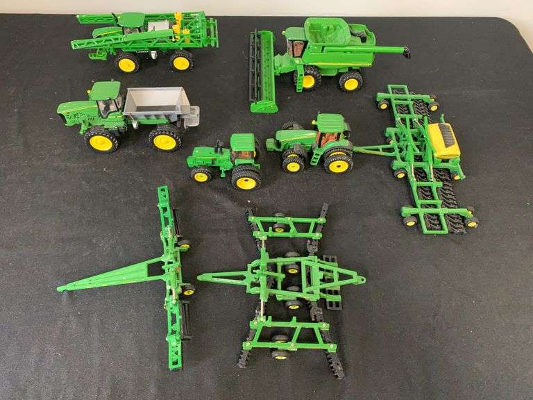 (8) 1/64 John Deere Ertl image