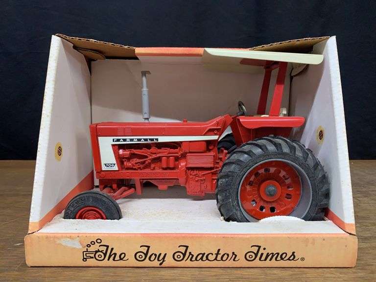 1/16 Farmall 706 1995 TTT NIB Ertl image
