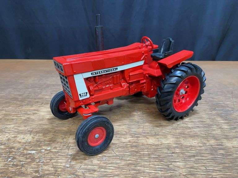 1/16 IH 966 Ertl image