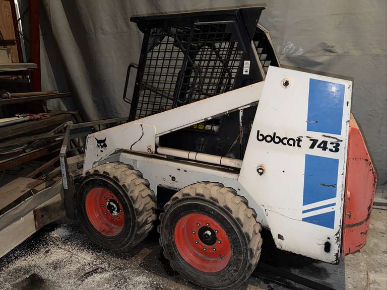 Bobcat 743 Loader w/Forks 2261 hours. image