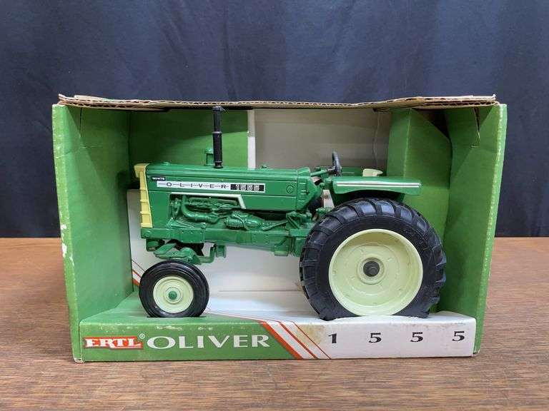1/16 Oliver 1555 NIB Ertl image