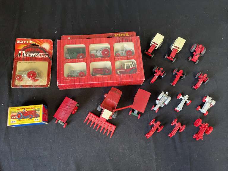 (18) 1/64 IH Tractors + Combine image