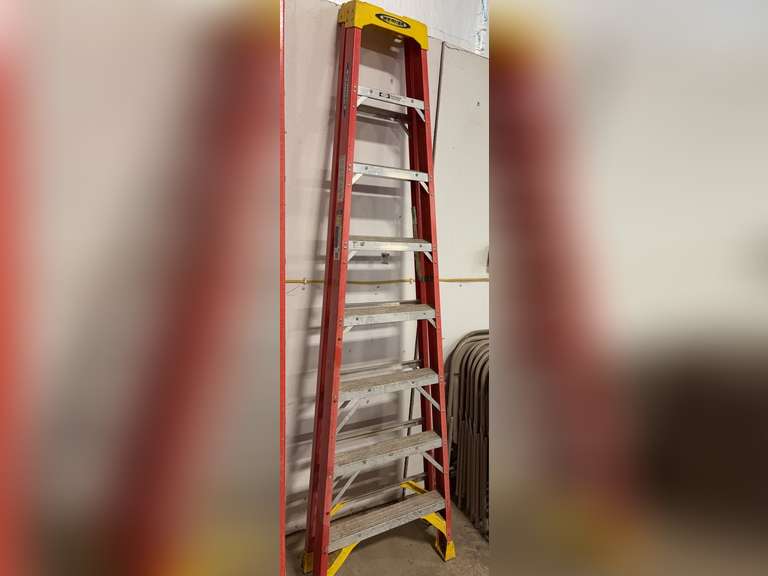 Werner 8' Step Ladder. image