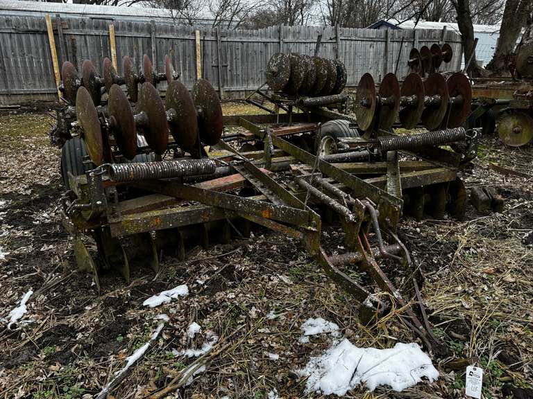 16' International Harvester Wing Disk w/ Remlinger Harrow image