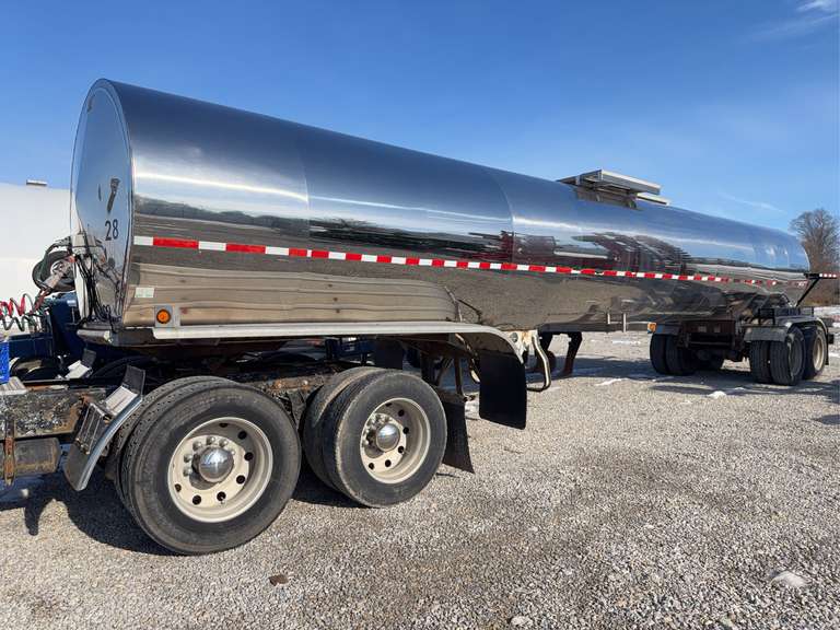 1990 SS Barbell Tanker Trailer with 2 baffles image