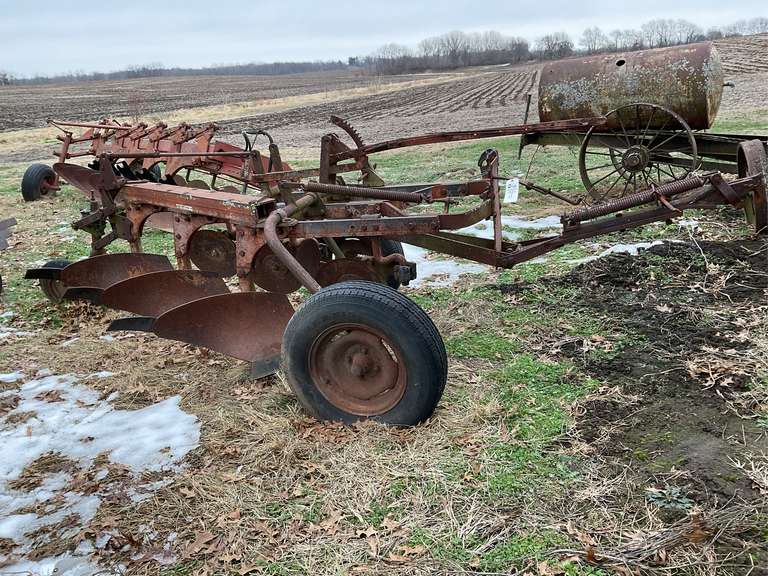 McCormick 3 Bottom Pull-Type Plow on Rubber image