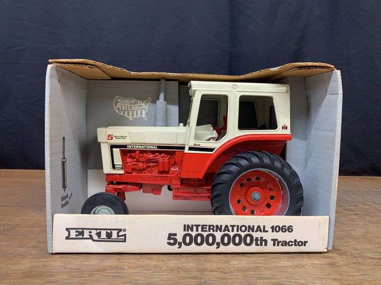 1/16 IH 1066 5 Millionth NIB Ertl image