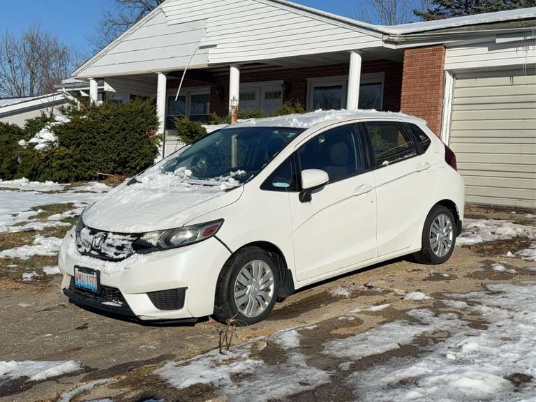 2016 Honda Fit - Vin JHMGK5H50GX024658 Miles 34,728 - Needs Cleaned - Runs image