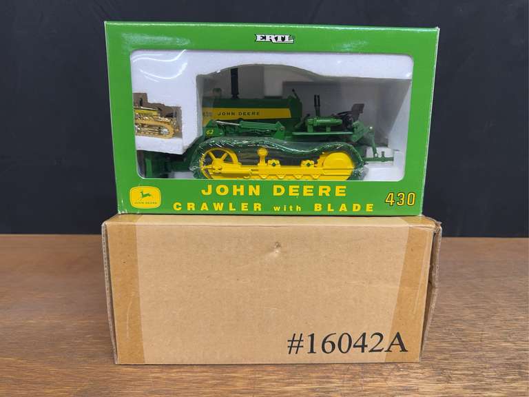 1/16 John Deere 430 crawler 2000 Plow City NIB Ertl image