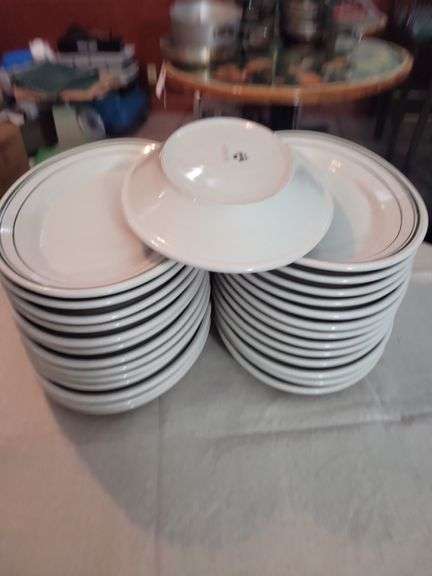 (26) 13" x 9" Tuxton Plates image