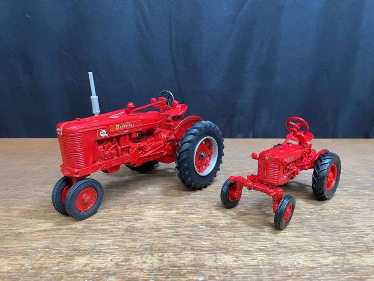 (2) 1/16 Farmall Super M-TA + Cub Ertl image