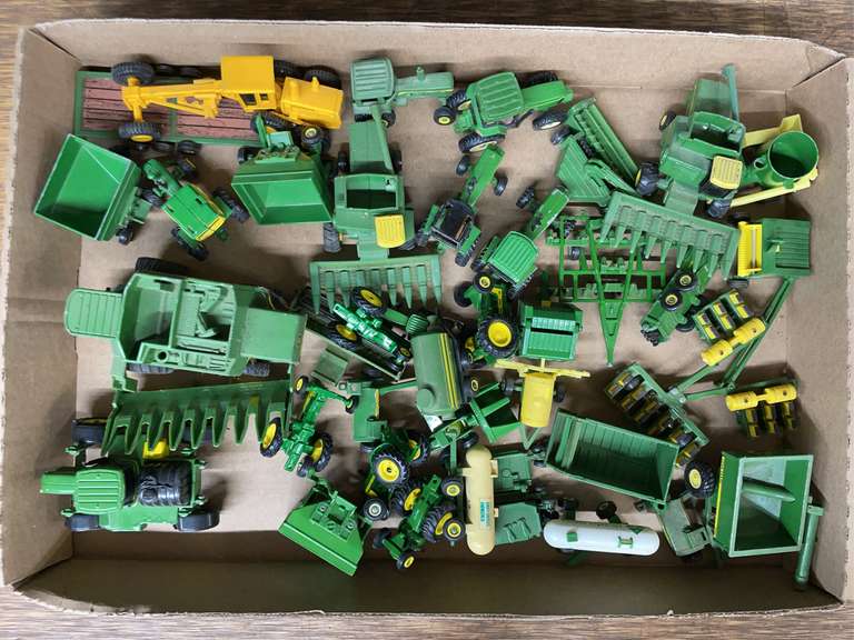 1/64 John Deere Lot image