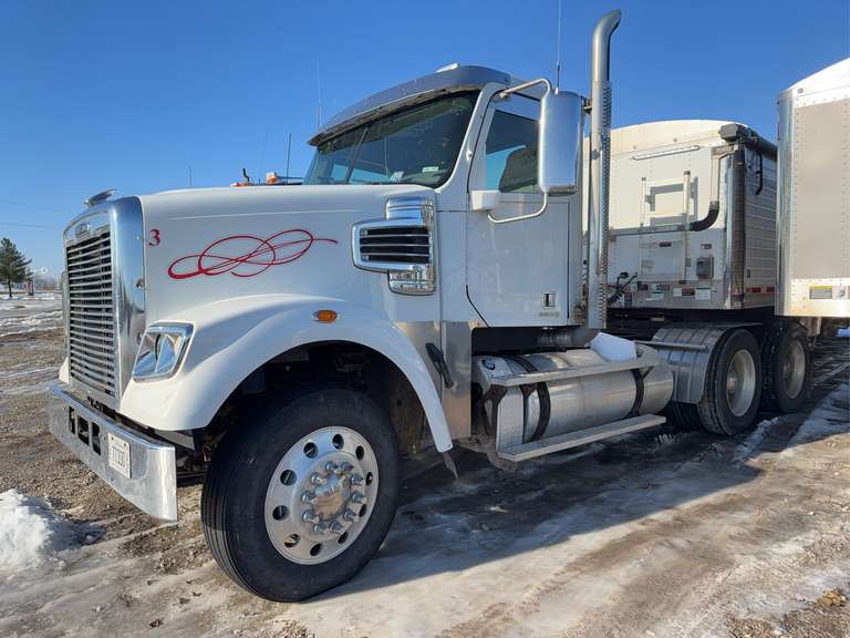 2012 Freightliner Semi image