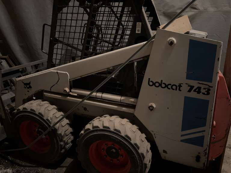 Bobcat 743 Loader w/Forks 2261 hours. image