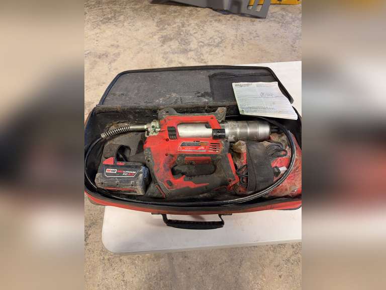 Milwaukee M18 Cordless Grease Gun image